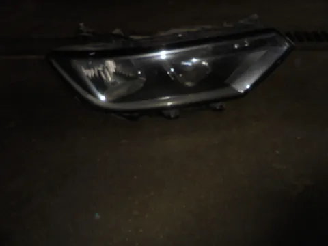 Φανάρι Εμπρός Δεξί (Ελαττωματική Βάση) για VW PASSAT (2014 - ) Φανάρι Εμπρός Δεξί (Ελαττωματική Βάση) για VW PASSAT (2014 - )