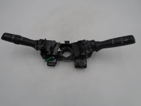 Διακόπτης Φώτων-Φλάς (173832) για TOYOTA YARIS (2015 - 2017) Διακόπτης Φώτων-Φλάς (173832) για TOYOTA YARIS (2015 - 2017)