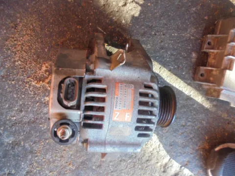 Δυναμό - Εναλλάκτης 27060-22060 για TOYOTA COROLLA (2000 - 2002) (ZE111) Δυναμό - Εναλλάκτης 27060-22060 για TOYOTA COROLLA (2000 - 2002) (ZE111)