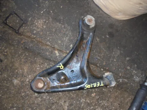 Ψαλίδι Εμπρός Δεξί για DAIHATSU TERIOS (2006 - 2009) (J200) Ψαλίδι Εμπρός Δεξί για DAIHATSU TERIOS (2006 - 2009) (J200)