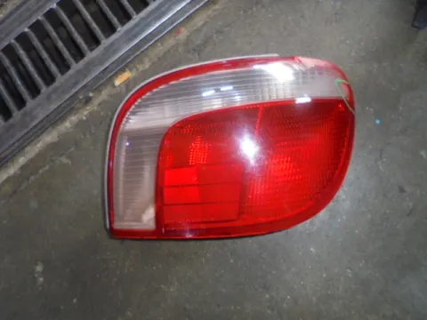 Φανάρι Πίσω Δεξί (Με Ντουί) (Ραγισμένο) για TOYOTA YARIS (1999 - 2002) (XP10) Φανάρι Πίσω Δεξί (Με Ντουί) (Ραγισμένο) για TOYOTA YARIS (1999 - 2002) (XP10)