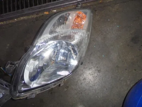 Φανάρι Εμπρός Αριστερό (Σπασμένη Βάση) για TOYOTA YARIS (2009 - 2012) (XP90) Φανάρι Εμπρός Αριστερό (Σπασμένη Βάση) για TOYOTA YARIS (2009 - 2012) (XP90)