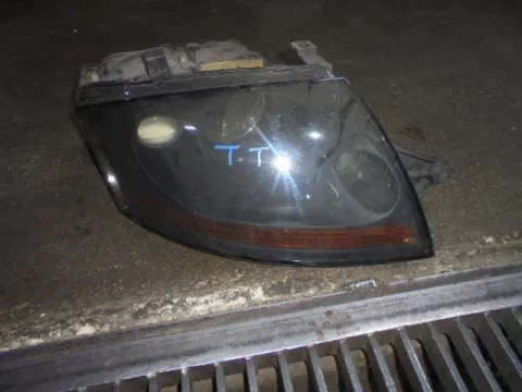 Φανάρι Εμπρός Δεξί (Σπασμένη Βάση) για AUDI TT (1998 - 2006) (8Ν) Φανάρι Εμπρός Δεξί (Σπασμένη Βάση) για AUDI TT (1998 - 2006) (8Ν)