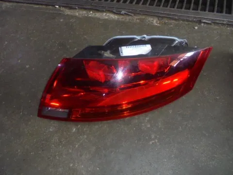 Φανάρι Πίσω Δεξί (Ραγισμένο) για AUDI TT (2006 - 2011) (8J) Φανάρι Πίσω Δεξί (Ραγισμένο) για AUDI TT (2006 - 2011) (8J)