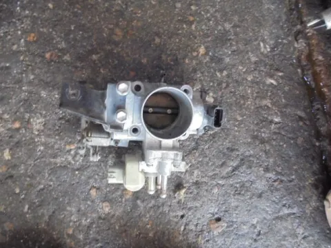 Σώμα Πεταλούδας 2227015010 για TOYOTA COROLLA (1992 - 1997) (AE100) Σώμα Πεταλούδας 2227015010 για TOYOTA COROLLA (1992 - 1997) (AE100)