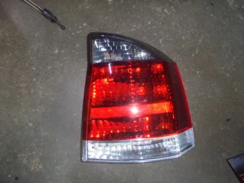 Φανάρι Πίσω Δεξί (Φιμέ Φλας) για OPEL VECTRA (2005 - 2008) C Hatchback - 5dr , Sedan - 4dr Φανάρι Πίσω Δεξί (Φιμέ Φλας) για OPEL VECTRA (2005 - 2008) C Hatchback - 5dr , Sedan - 4dr