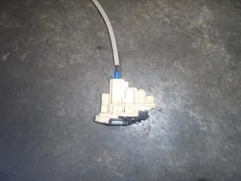 Ηλεκτρομαγνητική Κλειδαριά Εμπρός Δεξιά 4pin για FIAT PANDA (2012 - ) ( ) Ηλεκτρομαγνητική Κλειδαριά Εμπρός Δεξιά 4pin για FIAT PANDA (2012 - ) ( )