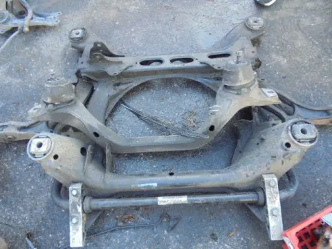 Γέφυρα Εμπρός Πλαίσιο 7L0411063B για VW TOUAREG (2011 - ) (7P5) *ΔΒ* Γέφυρα Εμπρός Πλαίσιο 7L0411063B για VW TOUAREG (2011 - ) (7P5) *ΔΒ*