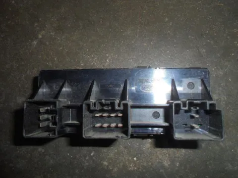 Διακόπτης Παραθύρων Κεντρικός Αριστερής 4πλος 6+8+2pin για LANDROVER DISCOVERY (2004 - 2009) (LA) III -  Διακόπτης Παραθύρων Κεντρικός Αριστερής 4πλος 6+8+2pin για LANDROVER DISCOVERY (2004 - 2009) (LA) III -