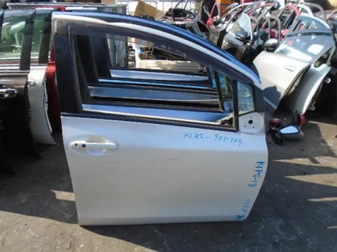 Πόρτα Εμπρός Δεξιά (Λίγο Χτυπημένη) για TOYOTA YARIS (2006 - 2009) (KL9) *Ε* Πόρτα Εμπρός Δεξιά (Λίγο Χτυπημένη) για TOYOTA YARIS (2006 - 2009) (KL9) *Ε*