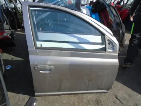 Πόρτα Εμπρός Δεξιά για TOYOTA YARIS (2003 - 2005) (XP10) *Ε* Πόρτα Εμπρός Δεξιά για TOYOTA YARIS (2003 - 2005) (XP10) *Ε*