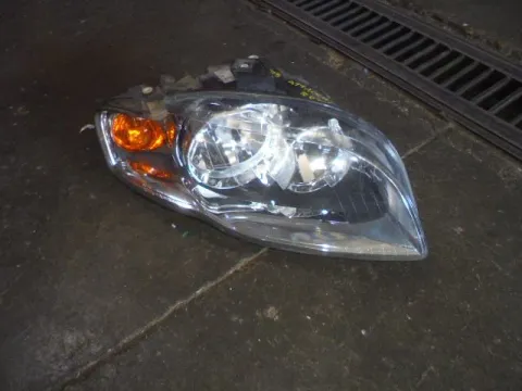 Φανάρι Εμπρός Δεξί (Σπασμένη Βάση) για AUDI A4 (2005 - 2008) (8E) (8H)  Φανάρι Εμπρός Δεξί (Σπασμένη Βάση) για AUDI A4 (2005 - 2008) (8E) (8H)