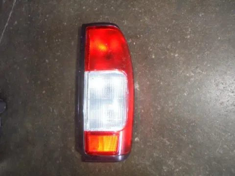 Φανάρι Πίσω Δεξί (Ελαττωματικό) για NISSAN D22 (1998 - 2001) , (2002 - 2007)  Φανάρι Πίσω Δεξί (Ελαττωματικό) για NISSAN D22 (1998 - 2001) , (2002 - 2007)