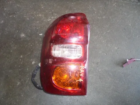 Φανάρι Πίσω Αριστερό (Ελαττωματικό) για TOYOTA RAV-4 (2004 - 2005) (XA20) Φανάρι Πίσω Αριστερό (Ελαττωματικό) για TOYOTA RAV-4 (2004 - 2005) (XA20)