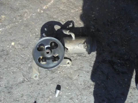 Αντλία Υδραυλικού Τιμονιού Μεταχειρισμένος για TOYOTA YARIS (2003 - 2005) (XP10) 1400 (1ND-TV) Diesel 75 (NLP10) D-4D  Αντλία Υδραυλικού Τιμονιού Μεταχειρισμένος για TOYOTA YARIS (2003 - 2005) (XP10) 1400 (1ND-TV) Diesel 75 (NLP10) D-4D