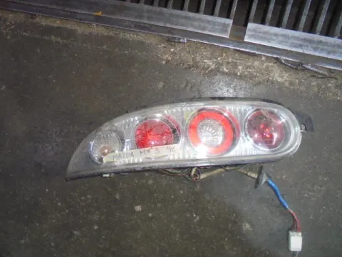 Φανάρι Πίσω Αριστερό (Τύπου Lexus) για MAZDA MX3 (1991 - 1998) (EC)  Φανάρι Πίσω Αριστερό (Τύπου Lexus) για MAZDA MX3 (1991 - 1998) (EC)