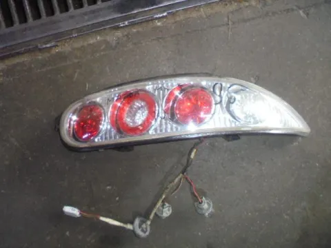 Φανάρι Πίσω Δεξί (Τύπου Lexus) για MAZDA MX3 (1991 - 1998) (EC)  Φανάρι Πίσω Δεξί (Τύπου Lexus) για MAZDA MX3 (1991 - 1998) (EC)