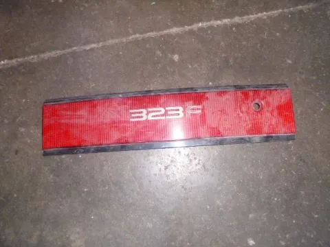 Ανακλαστικό Πορτ-Μπαγκάζ για MAZDA 323F (1995 - 1998) (BA)  Ανακλαστικό Πορτ-Μπαγκάζ για MAZDA 323F (1995 - 1998) (BA)