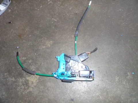 Ηλεκτρομαγνητική Κλειδαριά Πίσω Δεξιά 4pin για HYUNDAI i30 (2012 - 2015) ( )  Ηλεκτρομαγνητική Κλειδαριά Πίσω Δεξιά 4pin για HYUNDAI i30 (2012 - 2015) ( )