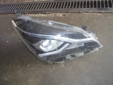 Φανάρι Εμπρός Δεξί LED (Σπασμένη Βάση) για TOYOTA YARIS (2015 - 2017)  Φανάρι Εμπρός Δεξί LED (Σπασμένη Βάση) για TOYOTA YARIS (2015 - 2017)