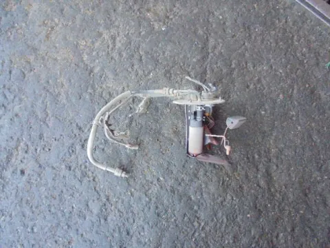 Αντλία Καυσίμου (Τρόμπα Βενζίνης) για TOYOTA COROLLA (1992 - 1997) (AE100)  Αντλία Καυσίμου (Τρόμπα Βενζίνης) για TOYOTA COROLLA (1992 - 1997) (AE100)