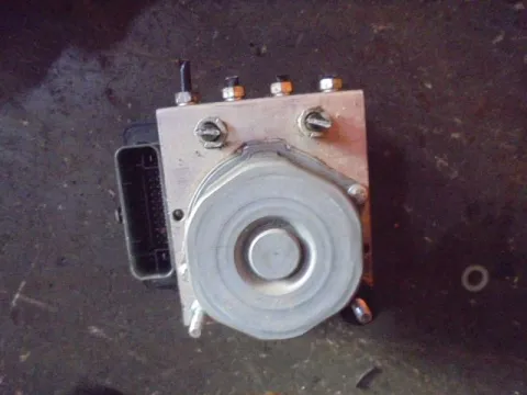 Μονάδα ABS ( 445400H130 ) για PEUGEOT 108 (2014 - ) 1000 Petrol VTi 68hp ETG5 , CITROEN C1 1000 Petrol (1KR) VTi 69hp , TOYOTA AYGO (2017 - ) 1000 Petrol (1KR) VVT-i 75hp  Μονάδα ABS ( 445400H130 ) για PEUGEOT 108 (2014 - ) 1000 Petrol VTi 68hp ETG5 , CITROEN C1 1000 Petrol (1KR) VTi 69hp , TOYOTA AYGO (2017 - ) 1000 Petrol (1KR) VVT-i 75hp