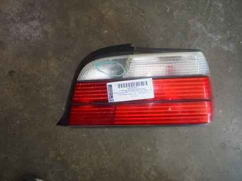 Φανάρι Πίσω Δεξί (Λευκό Φλας) (Ραγισμένο) για BMW 3 Series (1990 - 1995) (E36) (E36) Cabrio - 2dr , (E36) Coupe - 2dr , (1995 - 2000) (E36 F-L)  Φανάρι Πίσω Δεξί (Λευκό Φλας) (Ραγισμένο) για BMW 3 Series (1990 - 1995) (E36) (E36) Cabrio - 2dr , (E36) Coupe - 2dr , (1995 - 2000) (E36 F-L)