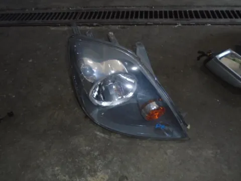 Φανάρι Εμπρός Δεξί (Σπασμένη Βάση ) για FORD FIESTA (2006 - 2008) Mk5b  Φανάρι Εμπρός Δεξί (Σπασμένη Βάση ) για FORD FIESTA (2006 - 2008) Mk5b