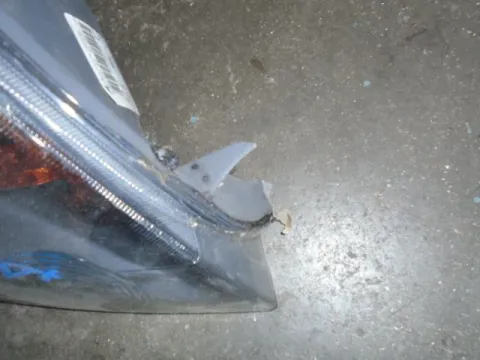 Φανάρι Εμπρός Δεξί (Σπασμένη Βάση ) για FORD FIESTA (2006 - 2008) Mk5b  -  Φανάρι Εμπρός Δεξί (Σπασμένη Βάση ) για FORD FIESTA (2006 - 2008) Mk5b  -