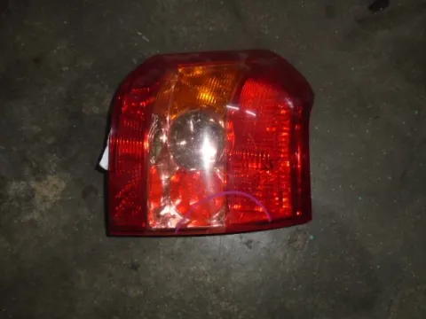 Φανάρι Πίσω Δεξί (Ραγισμένο)  για TOYOTA COROLLA (2004 - 2007) (E120)  Φανάρι Πίσω Δεξί (Ραγισμένο)  για TOYOTA COROLLA (2004 - 2007) (E120)