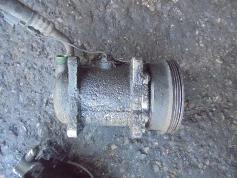 Συμπιεστής A-C (Κομπρέσορας) για BMW 3 Series (1990 - 1995) (E36)  Συμπιεστής A-C (Κομπρέσορας) για BMW 3 Series (1990 - 1995) (E36)