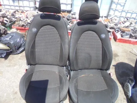 Καθίσματα Σετ Εμπρός Με Αερόσακο Δεξή για ALFA ROMEO MITO (2008 - 2011) *ΔΒ* Καθίσματα Σετ Εμπρός Με Αερόσακο Δεξή για ALFA ROMEO MITO (2008 - 2011) *ΔΒ*