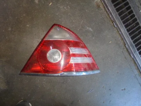 Φανάρι Πίσω Δεξί (Ελαττωματικό) για FORD MONDEO (2003 - 2007) Mk3b (B4Y) Sedan - 4dr , (B5Y) Liftback - 5dr  Φανάρι Πίσω Δεξί (Ελαττωματικό) για FORD MONDEO (2003 - 2007) Mk3b (B4Y) Sedan - 4dr , (B5Y) Liftback - 5dr