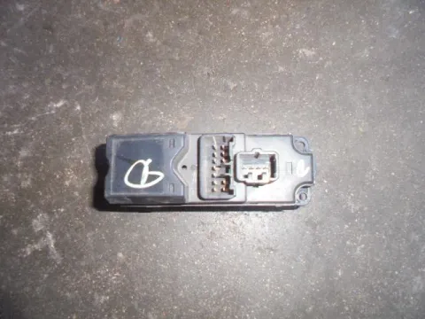 Διακόπτης Παραθύρων Κεντρικός Αριστερής 4πλος 12+4pin για MAZDA 323 (1998 - 2000) (BJ) , (2001 - 2003) (BJ) , 323F  - 