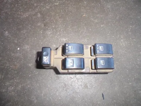 Διακόπτης Παραθύρων Κεντρικός Αριστερής 4πλος 12pin για DAIHATSU TERIOS (2006 - 2009) (J200)  Διακόπτης Παραθύρων Κεντρικός Αριστερής 4πλος 12pin για DAIHATSU TERIOS (2006 - 2009) (J200)