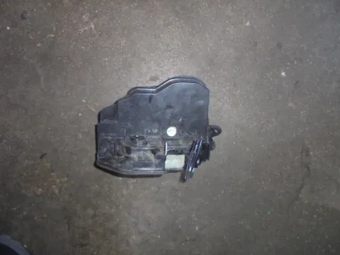 Ηλεκτρομαγνητική Κλειδαριά Εμπρός Δεξιά 4pin για BMW X4 (2014 - ) (F26)  Ηλεκτρομαγνητική Κλειδαριά Εμπρός Δεξιά 4pin για BMW X4 (2014 - ) (F26)