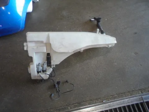 Δοχείο Υαλοκαθαριστήρων Με Μοτέρ για BMW X5 (2007 - 2010) (E70)  Δοχείο Υαλοκαθαριστήρων Με Μοτέρ για BMW X5 (2007 - 2010) (E70)