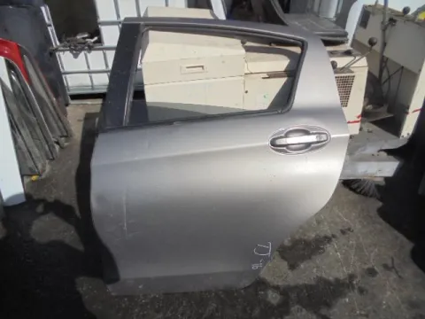 Πόρτα Πίσω Αριστερή (Λίγο Χτυπημένη)  για TOYOTA YARIS (2012 - 2014) ( ) , (2015 - 2017) *Ε* Πόρτα Πίσω Αριστερή (Λίγο Χτυπημένη)  για TOYOTA YARIS (2012 - 2014) ( ) , (2015 - 2017) *Ε*