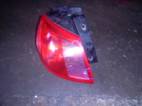 Φανάρι Πίσω Αριστερό (Ραγισμένο) για MITSUBISHI COLT (2005 - 2008 ) (CZ) Hatchback - 3dr (CZ3)  Φανάρι Πίσω Αριστερό (Ραγισμένο) για MITSUBISHI COLT (2005 - 2008 ) (CZ) Hatchback - 3dr (CZ3)