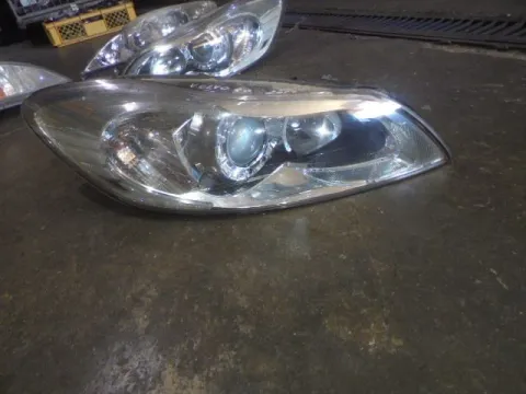 Φανάρι Εμπρός Δεξί για VOLVO C30 (2010 -)  Φανάρι Εμπρός Δεξί για VOLVO C30 (2010 -)