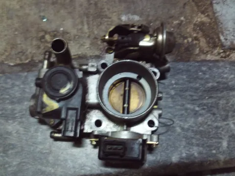 Σώμα Πεταλούδας B61K13640 για MAZDA 323 (1986 - 1989)  Σώμα Πεταλούδας B61K13640 για MAZDA 323 (1986 - 1989)