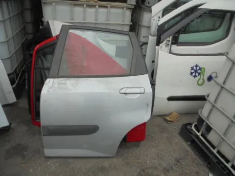 Πόρτα Πίσω Αριστερή (Λίγο Χτυπημένη) για HONDA JAZZ (2002 - 2005) (GD) , (2005 - 2008) (GD)  Πόρτα Πίσω Αριστερή (Λίγο Χτυπημένη) για HONDA JAZZ (2002 - 2005) (GD) , (2005 - 2008) (GD)