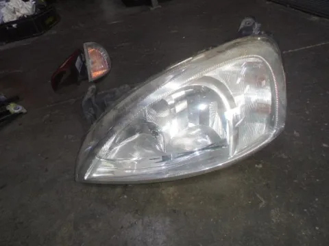 Φανάρι Εμπρός Αριστερό (Σπασμένη Βάση) για OPEL CORSA (2000 - 2004) C  Φανάρι Εμπρός Αριστερό (Σπασμένη Βάση) για OPEL CORSA (2000 - 2004) C