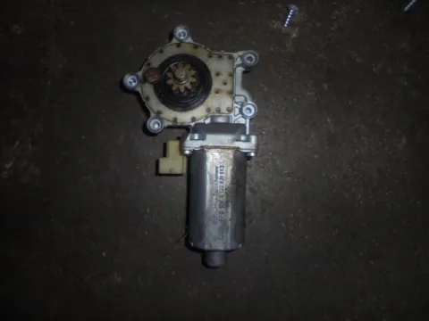 Γρύλος Παραθύρου Μοτερ Εμπρός Δεξί 2pin για SAAB 900 (1993 - 1998) Liftback - 5dr  Γρύλος Παραθύρου Μοτερ Εμπρός Δεξί 2pin για SAAB 900 (1993 - 1998) Liftback - 5dr