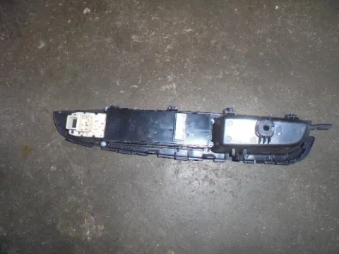 Διακόπτης Παραθύρων Κεντρικός Αριστερής 4πλος 7+18pin για HYUNDAI i10 (2014 - 2019)  -  Διακόπτης Παραθύρων Κεντρικός Αριστερής 4πλος 7+18pin για HYUNDAI i10 (2014 - 2019)  -