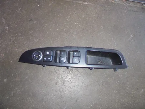 Διακόπτης Παραθύρων Κεντρικός Αριστερής 4πλος 7+18pin για HYUNDAI i10 (2014 - 2019)