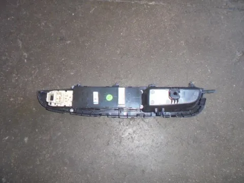 Διακόπτης Παραθύρων Κεντρικός Αριστερής 4πλος 7+18pin για HYUNDAI i10 (2014 - 2019) -  Διακόπτης Παραθύρων Κεντρικός Αριστερής 4πλος 7+18pin για HYUNDAI i10 (2014 - 2019) -