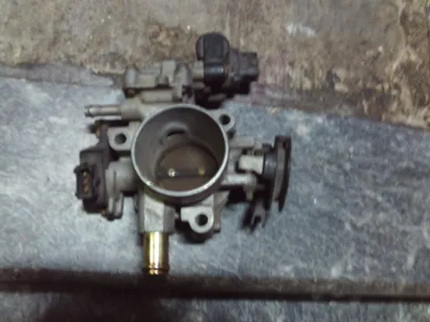 Σώμα Πεταλούδας για TOYOTA COROLLA (2002 - 2004) (E120)  Σώμα Πεταλούδας για TOYOTA COROLLA (2002 - 2004) (E120)