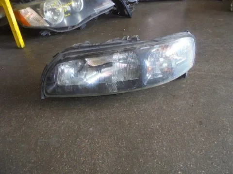 Φανάρι Εμπρός Αριστερό για VOLVO V70 (2000 - 2005) (P80_)  Φανάρι Εμπρός Αριστερό για VOLVO V70 (2000 - 2005) (P80_)
