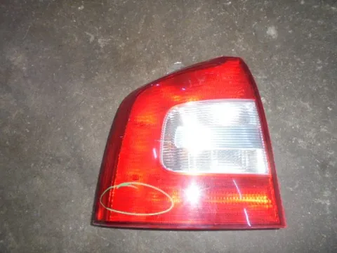 Φανάρι Πίσω Αριστερό (Ραγισμ΄ένο) για SKODA OCTAVIA (2008 - 2013) 5 (1Z3-5) S-Wagon - 5dr  Φανάρι Πίσω Αριστερό (Ραγισμ΄ένο) για SKODA OCTAVIA (2008 - 2013) 5 (1Z3-5) S-Wagon - 5dr